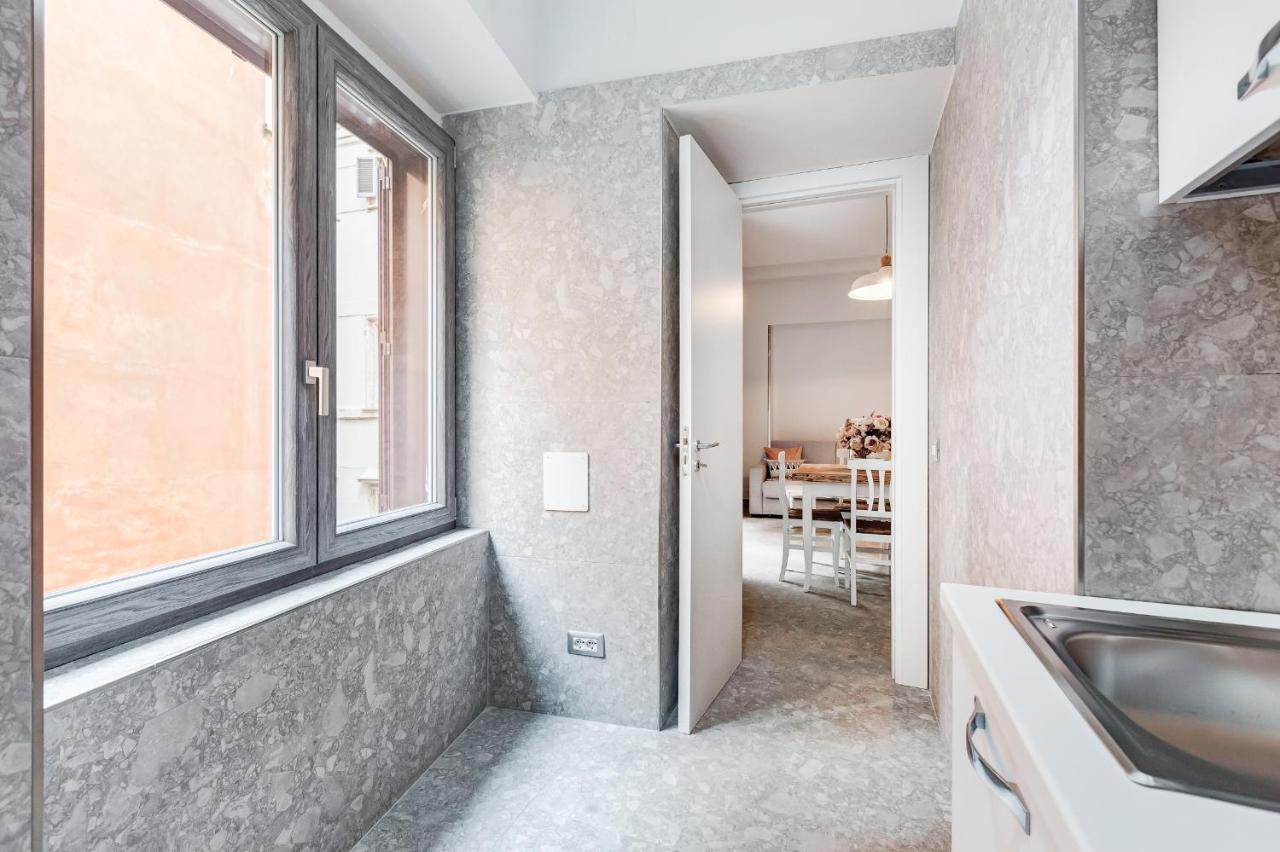 Trevi Fountain - Shabby - Romedreamhome Екстериор снимка